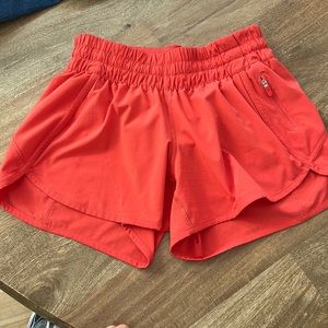 EUC Lululemon Tracker mid rise 4” size 6